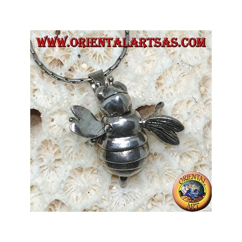 Le pendentif dans la reine des abeilles d'argent bouge la tête et les ailes