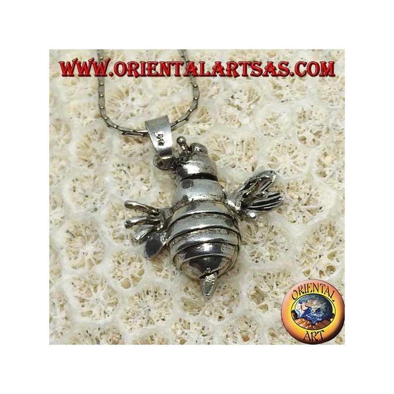 Le pendentif dans la reine des abeilles d'argent bouge la tête et les ailes