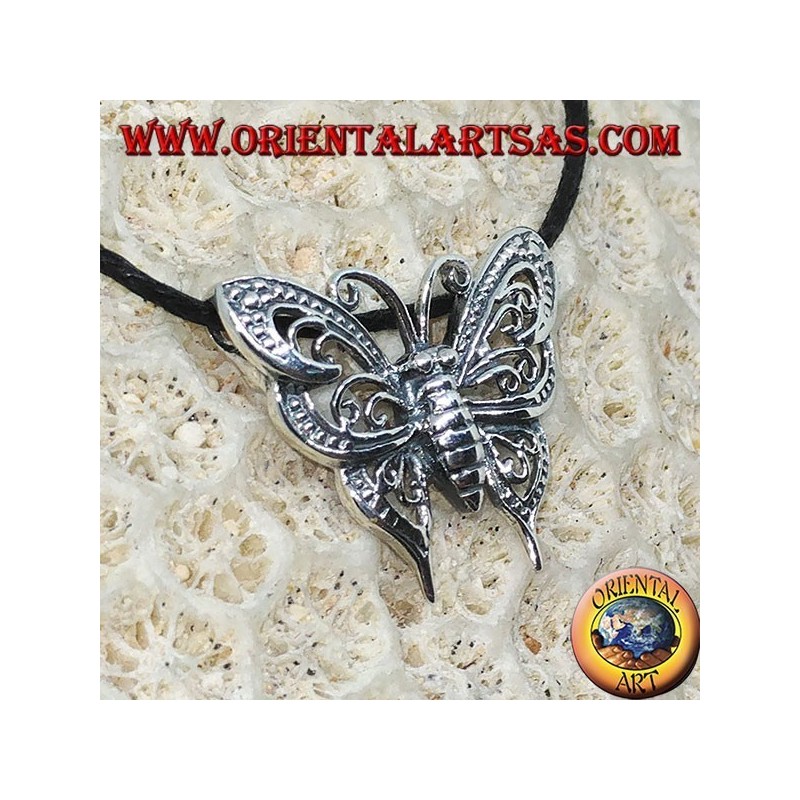 Colgante de plata de una mariposa con dos ganchos para collar.