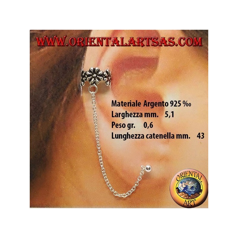 Pendiente Ear Cuff con cadena de plata, florecitas.