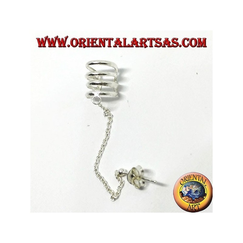 Pendiente Ear Cuff con cadena de plata, con cuatro círculos.