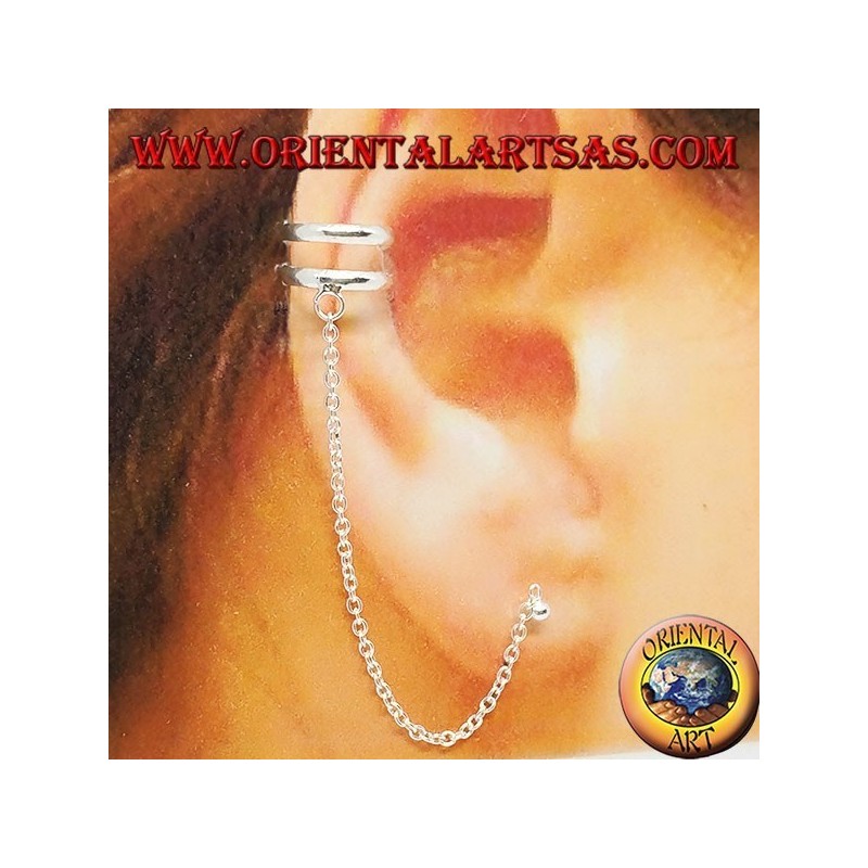 Pendiente Ear Cuff con cadena de plata, con dos círculos.