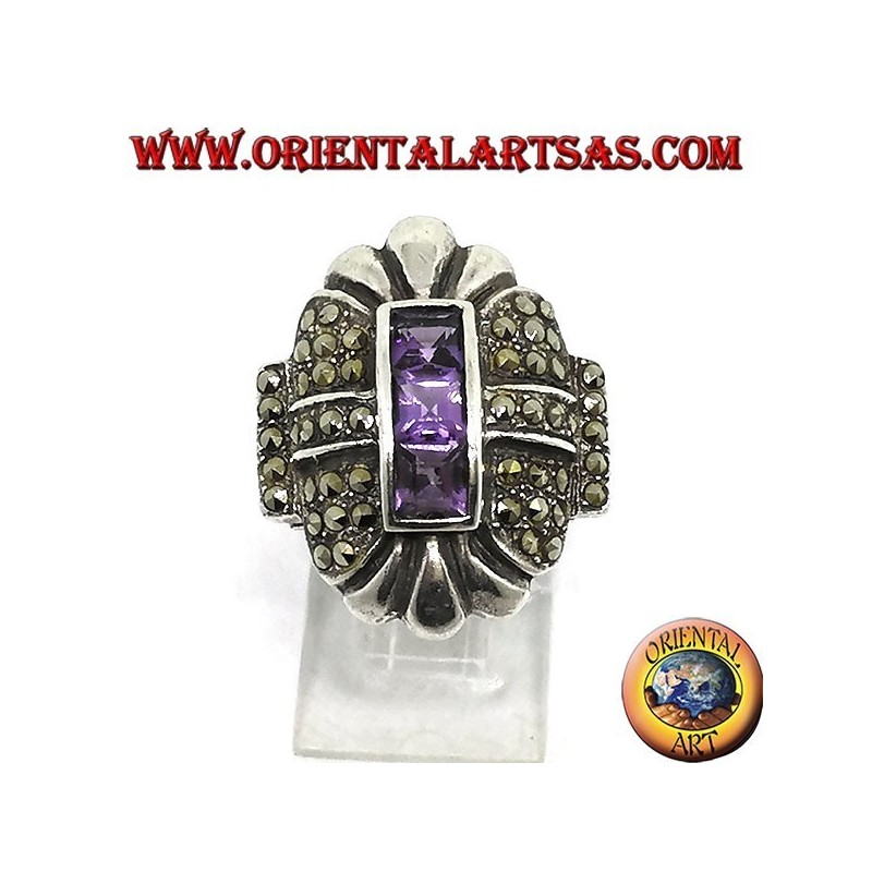 Bague en argent avec marcassite et trois améthystes carrées alignées au centre