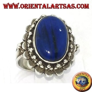 Silberring mit großen ovalen Lapislazuli, umgeben von Kugeln