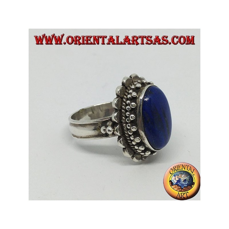 Silberring mit großen ovalen Lapislazuli, umgeben von Kugeln