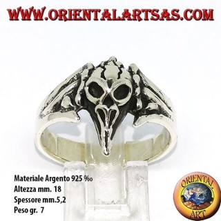 Anello in argento con il teschio del corvo