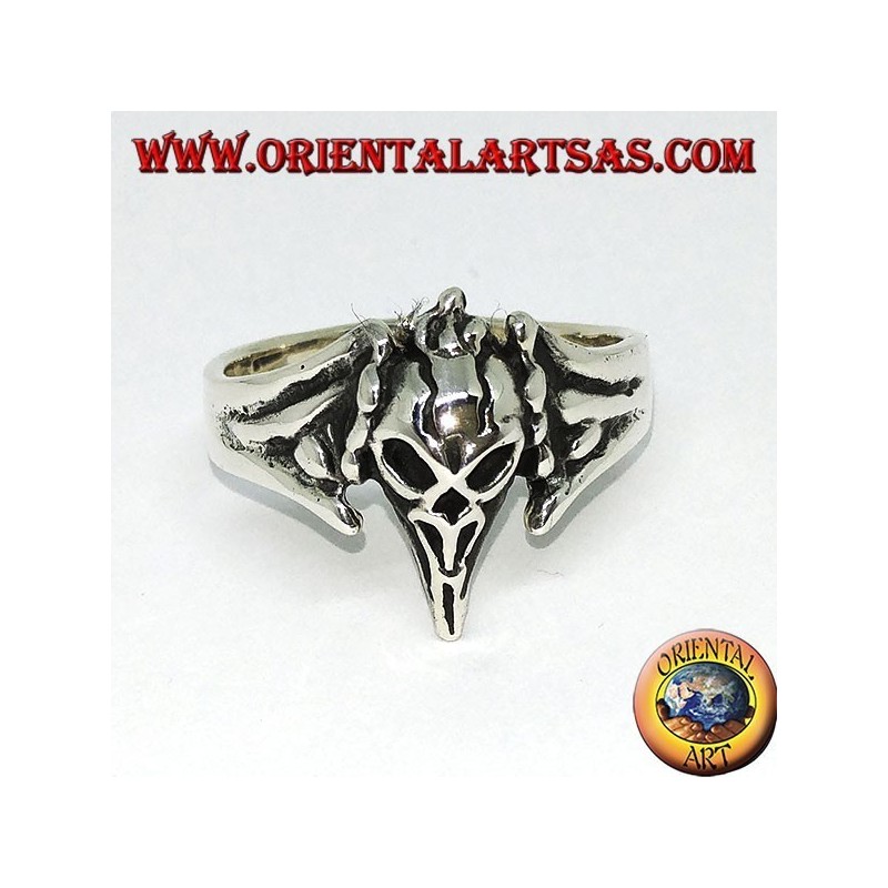 Bague en argent avec le crâne du corbeau