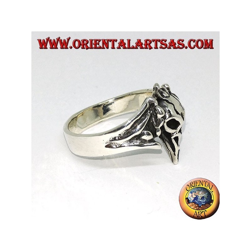 Anello in argento con il teschio del corvo