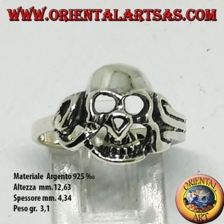 Silver ring of a slimy skull