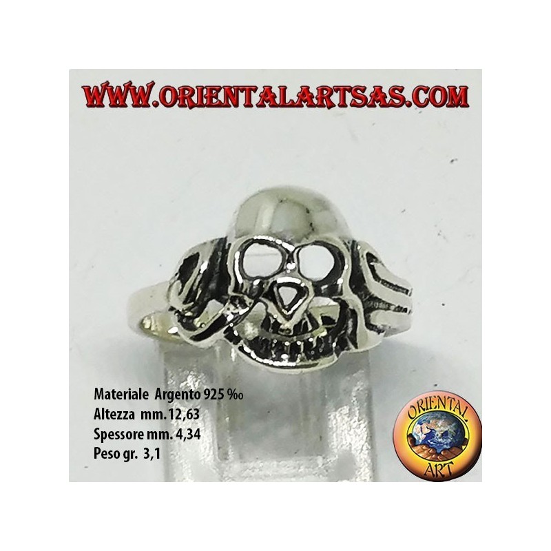 Anello in argento di un teschio viscido