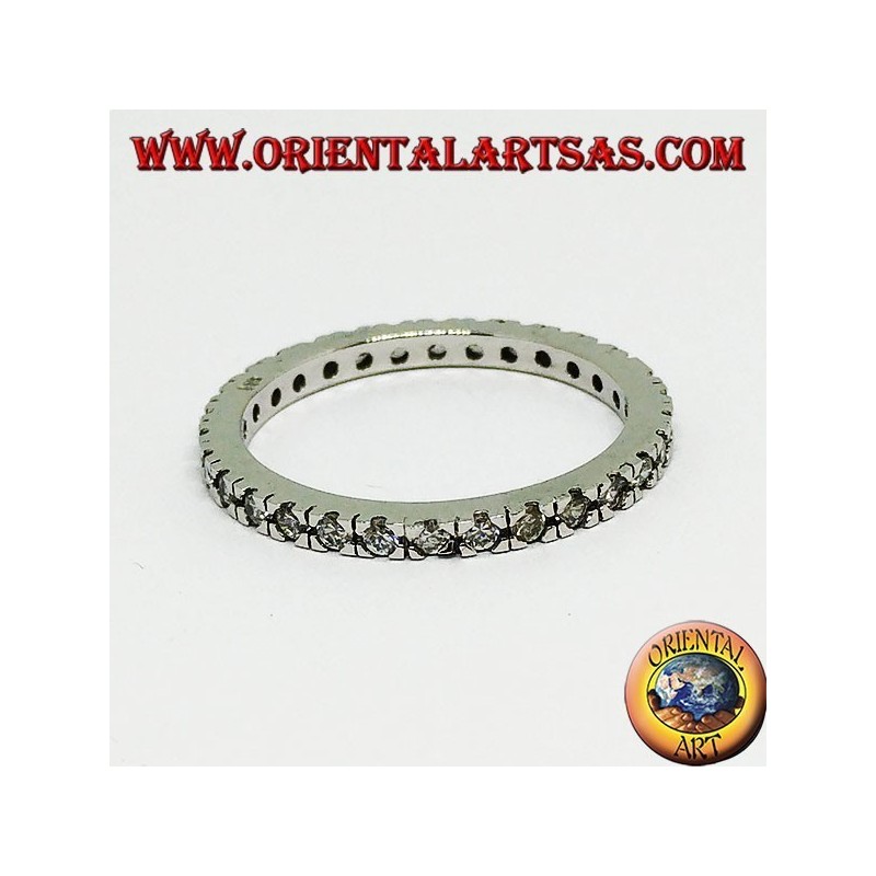 Anello in argento a fedina con zirconi incastonati