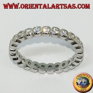 Anello in argento a fedina con zirconi incastonati singolarmente