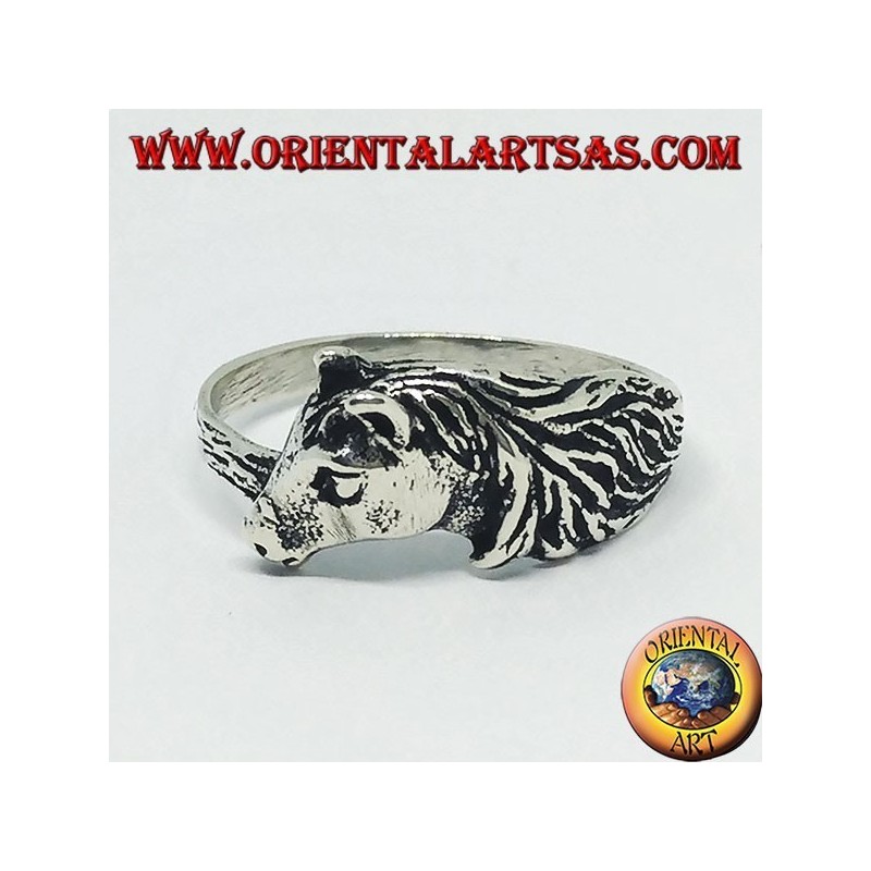 Bague en argent d'une tête de cheval avec une crinière