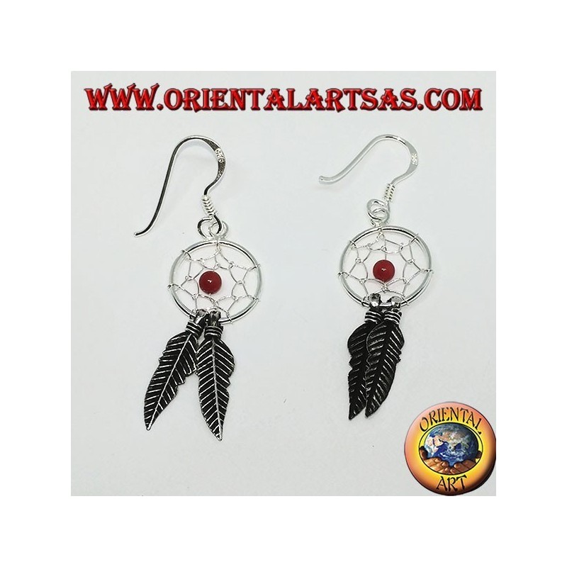 Pendientes en plata atrapasueños pequeños con bola de coral rojo.