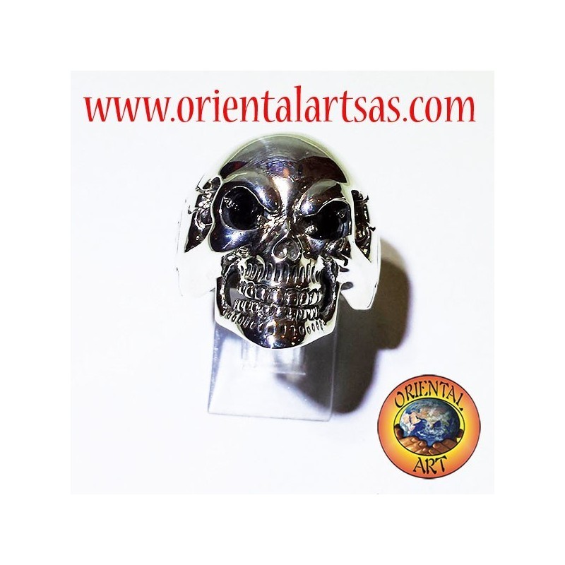 Anello in argento teschio con occhi di granato
