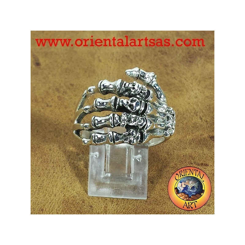 Hand Ring mit Totenköpfen