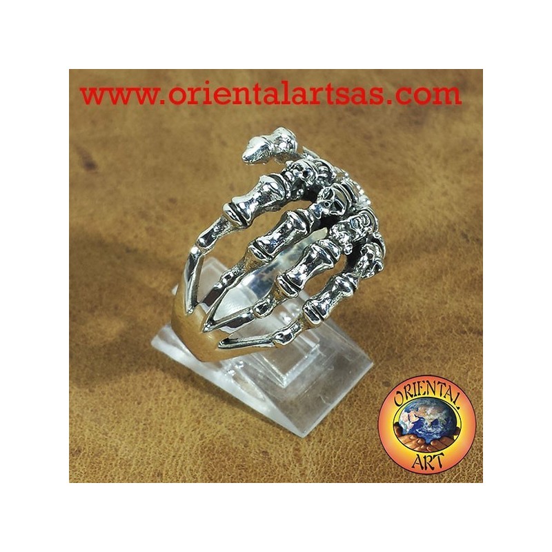 Hand Ring mit Totenköpfen