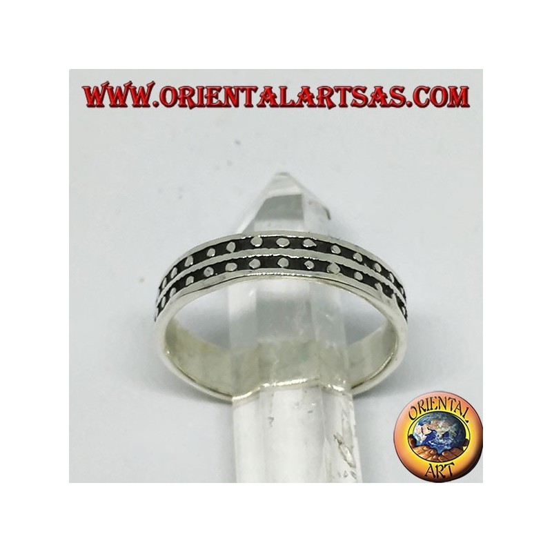 Silberring, Flachreliefband mit zwei Punktreihen