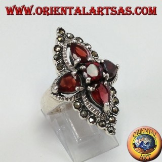 Bague en argent avec 4 grenats et 1 rond naturel orné de marcassite