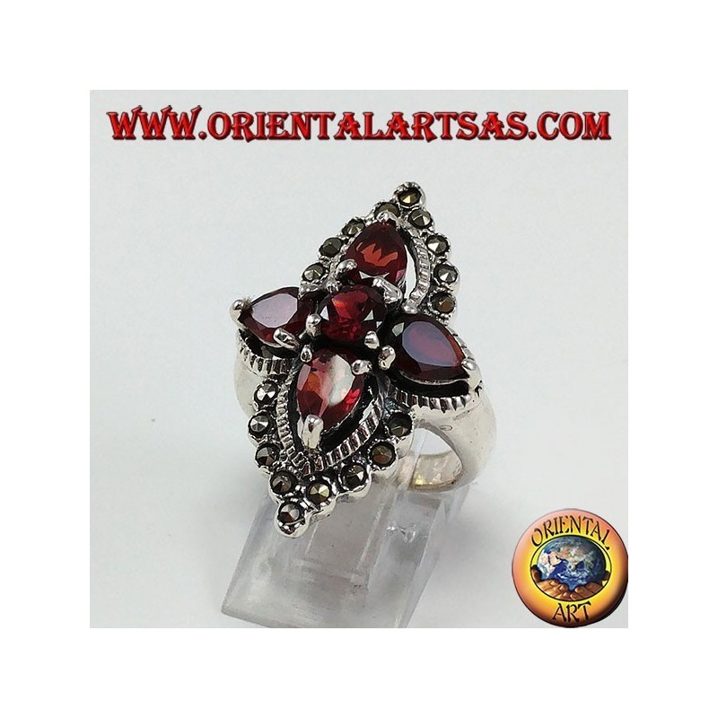Bague en argent avec 4 grenats et 1 rond naturel orné de marcassite
