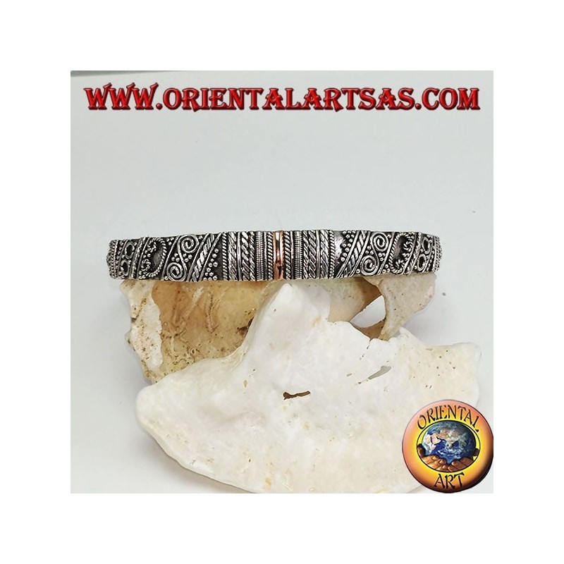 Bracelet en argent avec une plaque centrale en or 14 carats fabriquée à la main