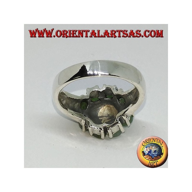 Bague en argent avec fleur centrale et marcassites entourée de 8 émeraudes naturelles