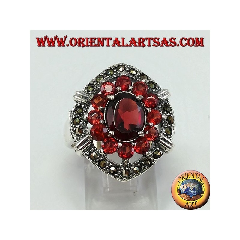Ring in silver, set with natural garnets 1 oval and 12 rounds around