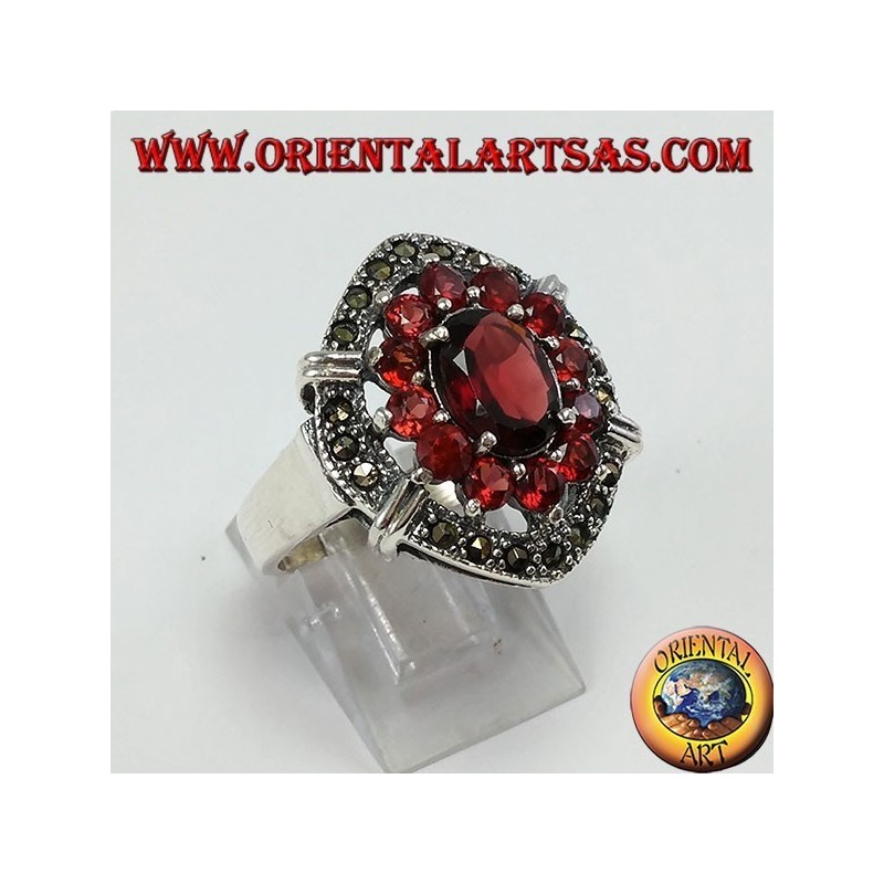 Ring in silver, set with natural garnets 1 oval and 12 rounds around
