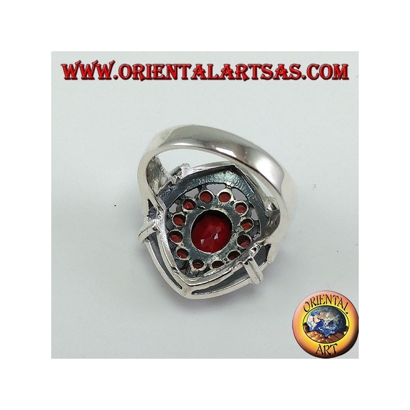 Bague en argent sertie de grenats naturels, 1 ovale et 12 tours