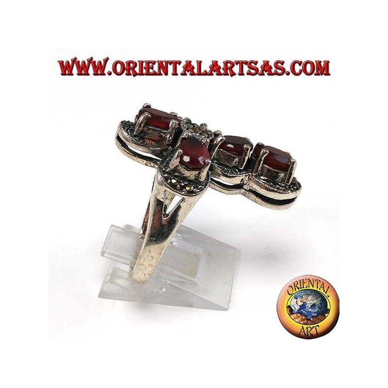 Anello in argento a forma di croce con 5 granati naturali e marcasiti