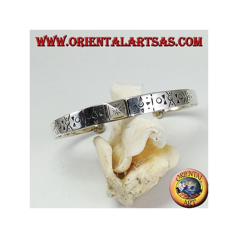 Rigid silver bracelet, hand-engraved with a pyramid stud in the center