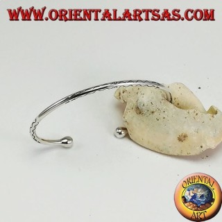 Steifes Armband aus Silber, rund mit Wellen graviert von Hand graviert
