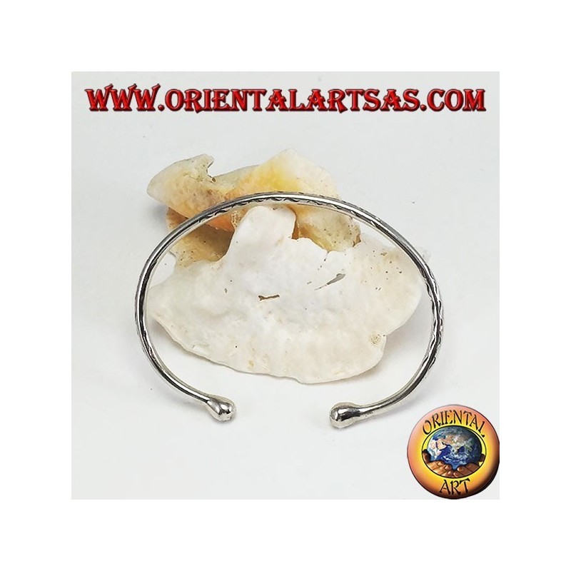 Steifes Armband aus Silber, rund mit Wellen graviert von Hand graviert