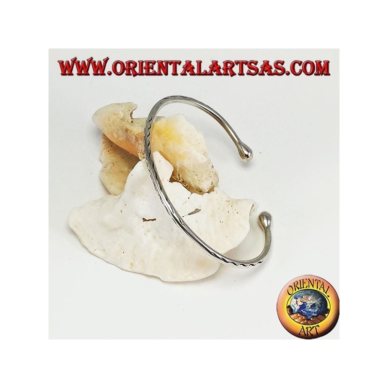 Steifes Armband aus Silber, rund mit Wellen graviert von Hand graviert