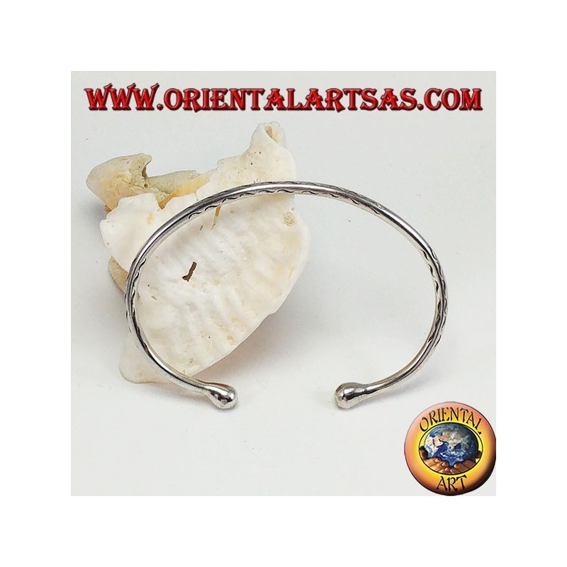Steifes Armband aus Silber, rund mit Wellen graviert von Hand graviert