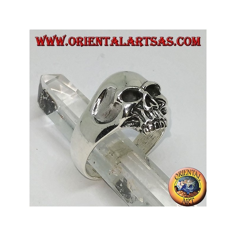 Bague en argent avec tête de mort mandibule et branches creuses