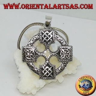 Colgante de plata, cruz celta con odin gungnir.
