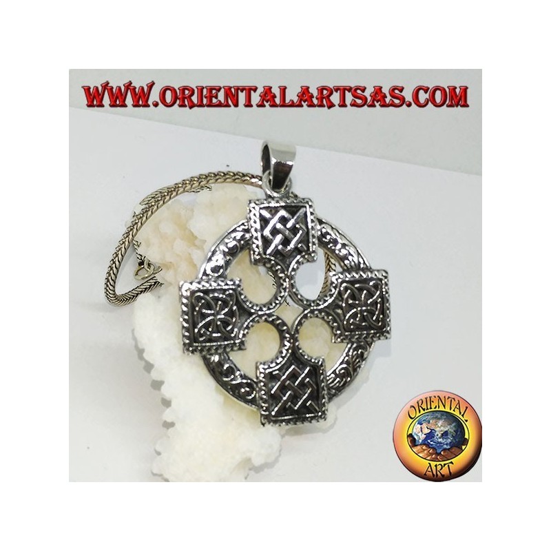 Colgante de plata, cruz celta con odin gungnir.