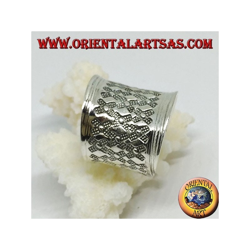 Concave wide band ring with silver bas-relief diamonds