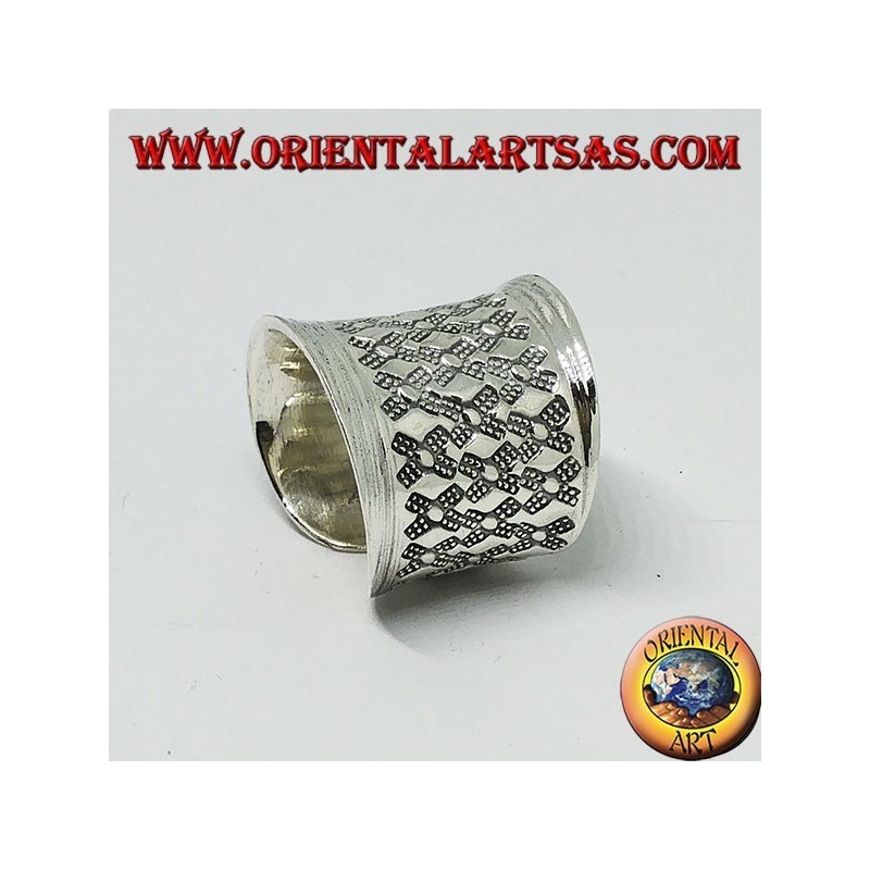 Bague concave à large bande avec diamants argentés en bas-relief