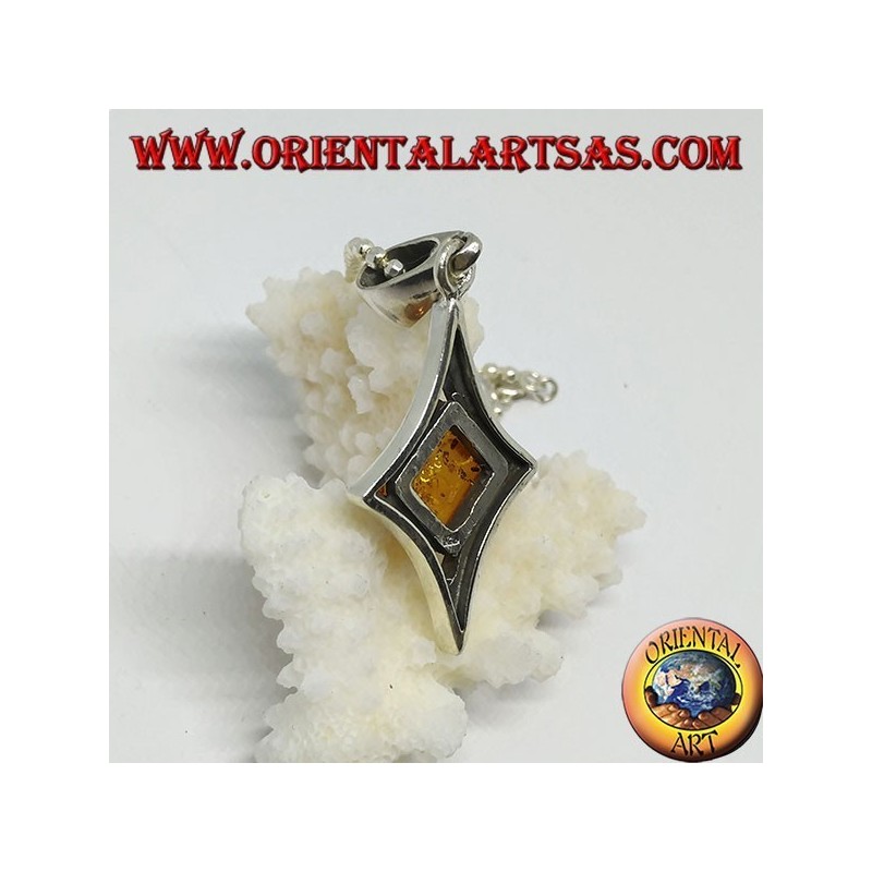 Pendentif en argent en forme de diamant avec une ambre carrée centrale