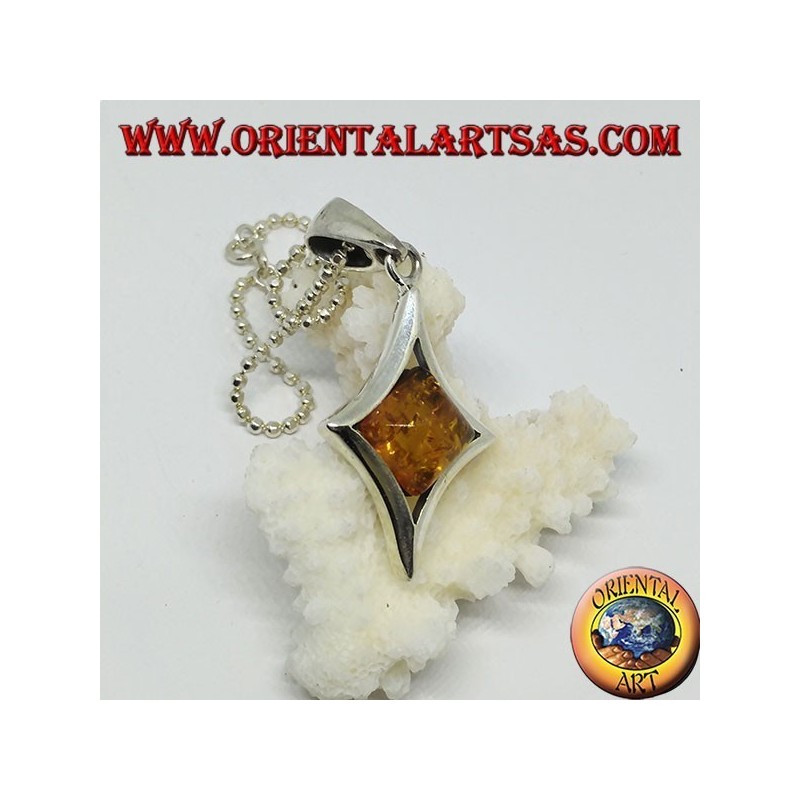 Pendentif en argent en forme de diamant avec une ambre carrée centrale