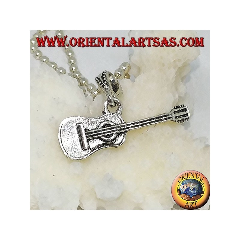 Guitare classique avec pendentif en argent