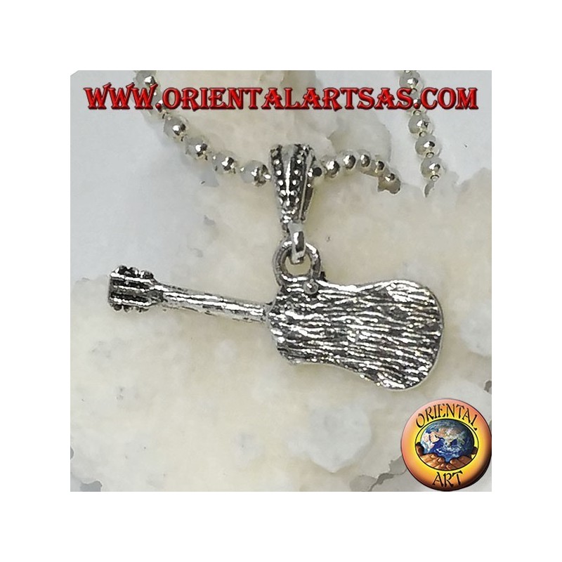 Guitare classique avec pendentif en argent