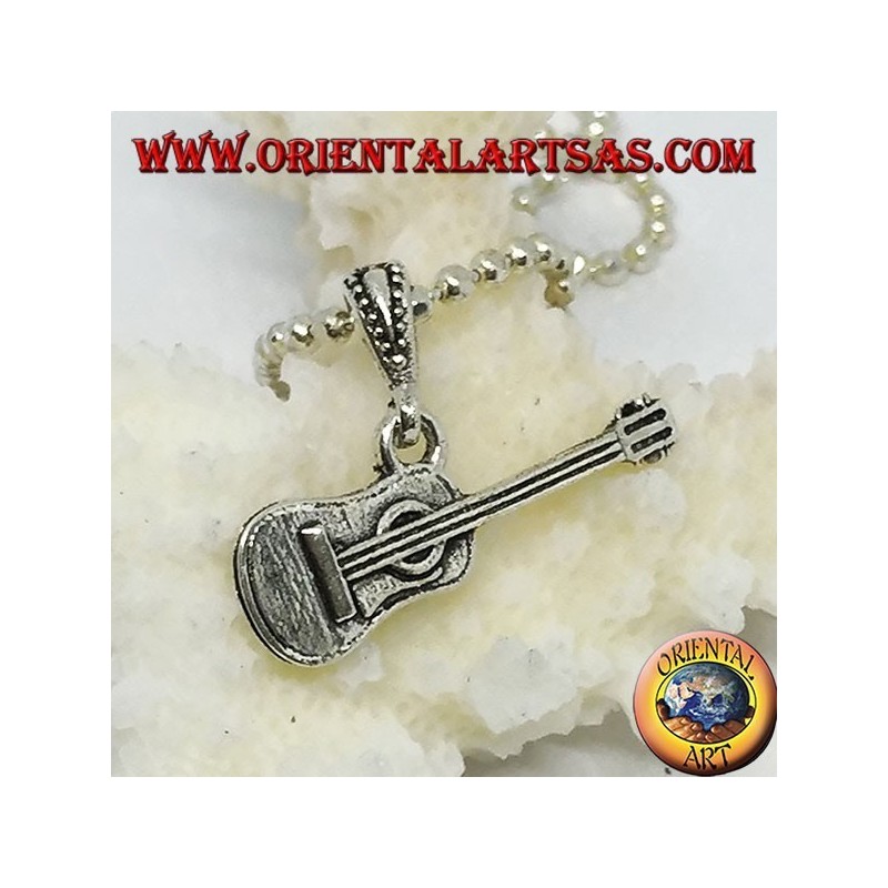Guitare classique avec pendentif en argent