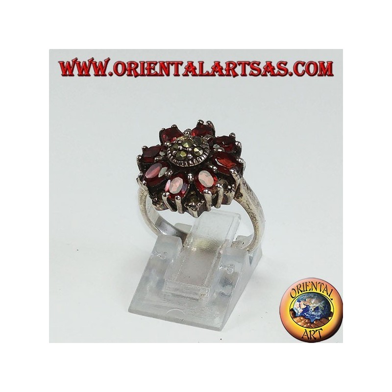 Bague en argent de forme ronde avec 8 grenats naturels ovales et marcassites