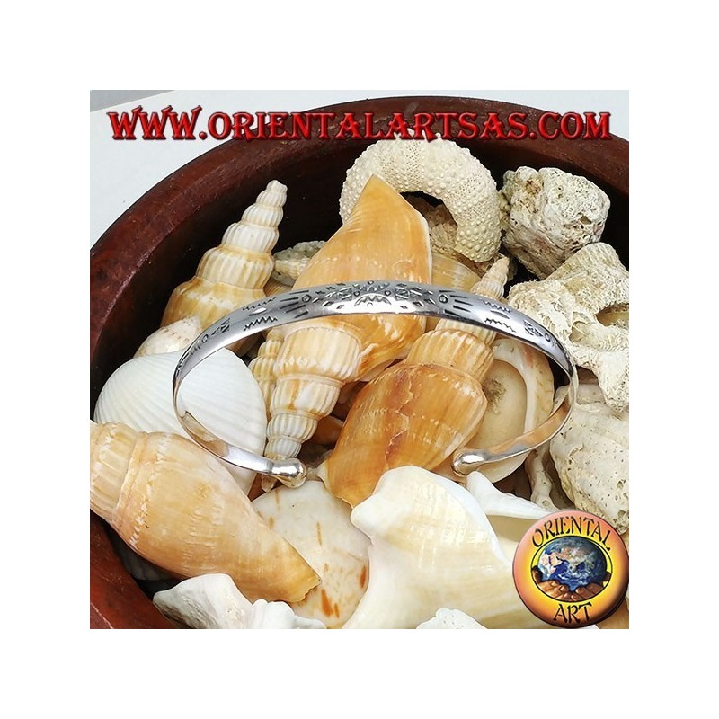 Bracciale rigido in argento,  con incisi maori fatti a mano
