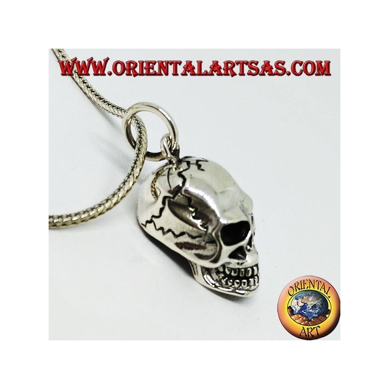 Silver pendant in the shape of a skull (homo sapiens)