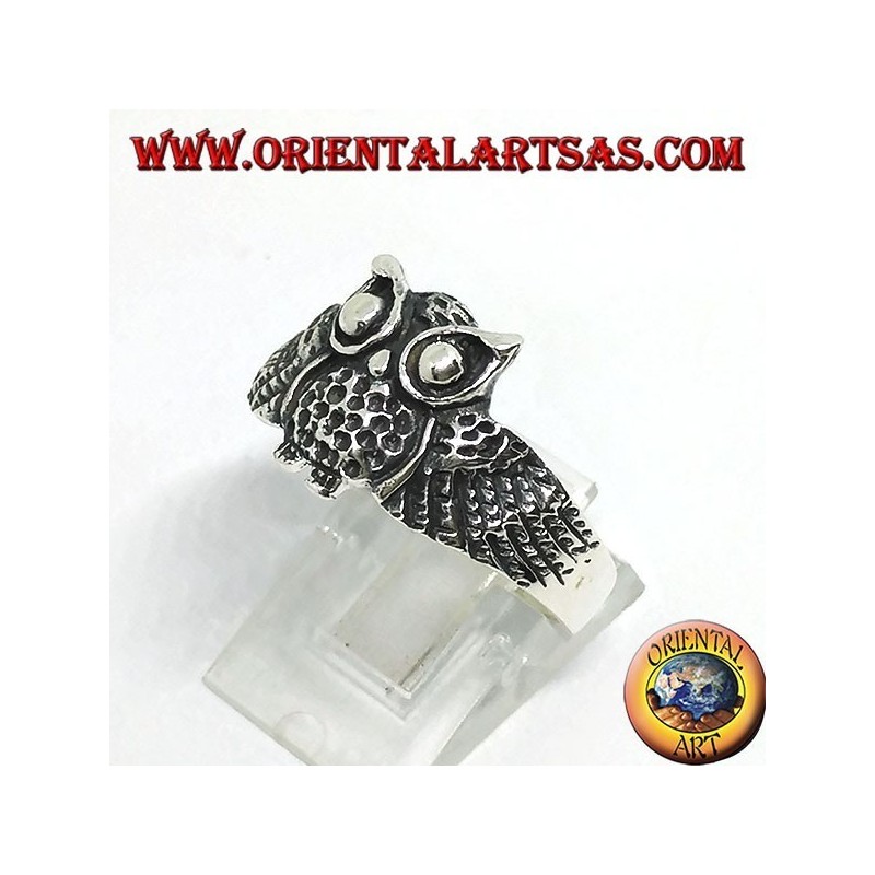 Anillo de plata con forma de lechuza.