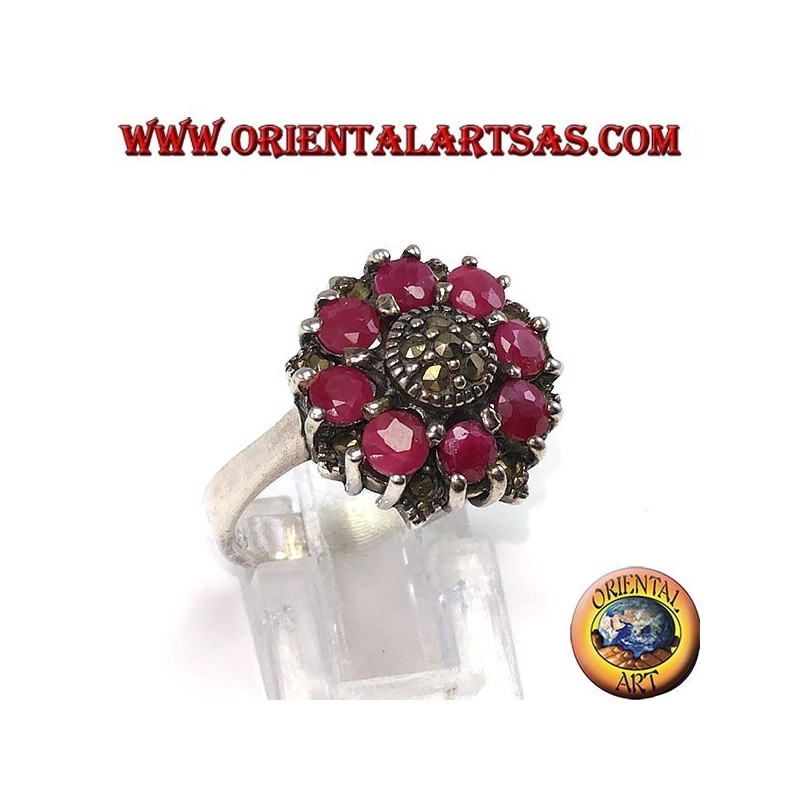 Bague en argent avec 8 rubis ronds et marcassites au centre